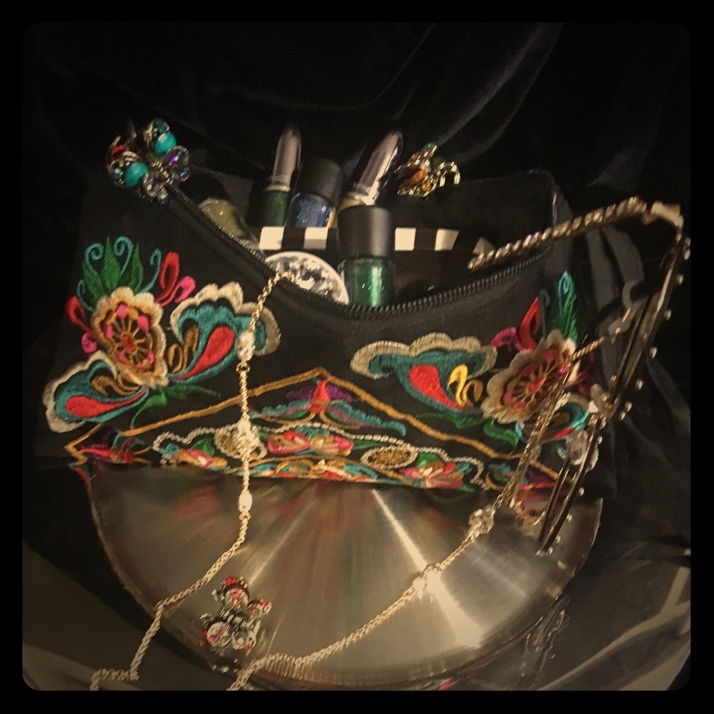 Medium sized cosmetics bag